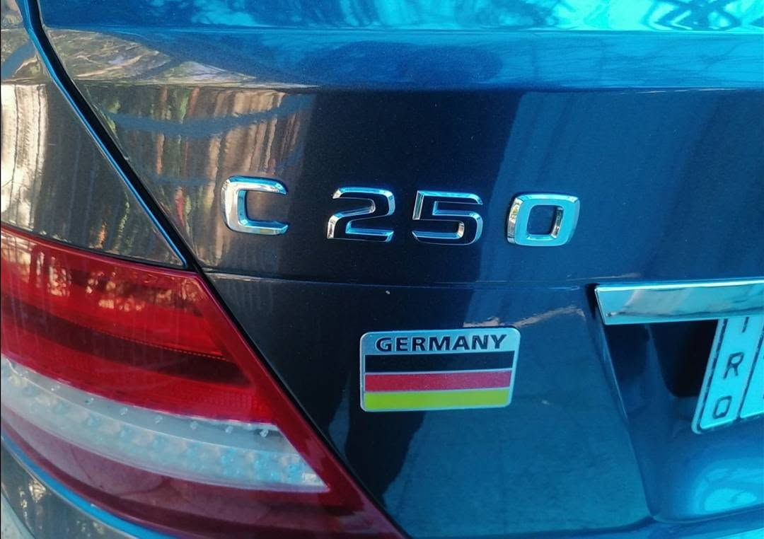 السلام عليكم،
للبيع مرسيدس C250 موديل 2014 رقم بغداد(وارد)، السيارة بحالة ممتازة ونظيفة جداً، والسعر 160 قابل للتفاوض بالمعقول.
المواصفات: ✅ شاشة كبيرة
✅ شيفترات تبديل السرعة خلف المقود
✅ تحكم من المقود (ستيرن)
✅ داخلية جلد بيج
✅ ناقل حركة تيبترونيك
✅ حساسات
✅ ماوس تحكم
✅ سقف بانوراما
✅ كاميرا خلفية
✅ نظام صوتي Harman Kardon الأمريكي
✅ مثبت سرعة (كروز كنترول)
✅ تحكم بالمرايا
✅ مقود كهربائي
بالإضافة إلى باقي مواصفات مرسيدس المعروفة.
السنوية باسمي ثاني يوم تحويل 
للاستفسار والمعلومات أكثر يرجى التواصل على الرقم ***********
