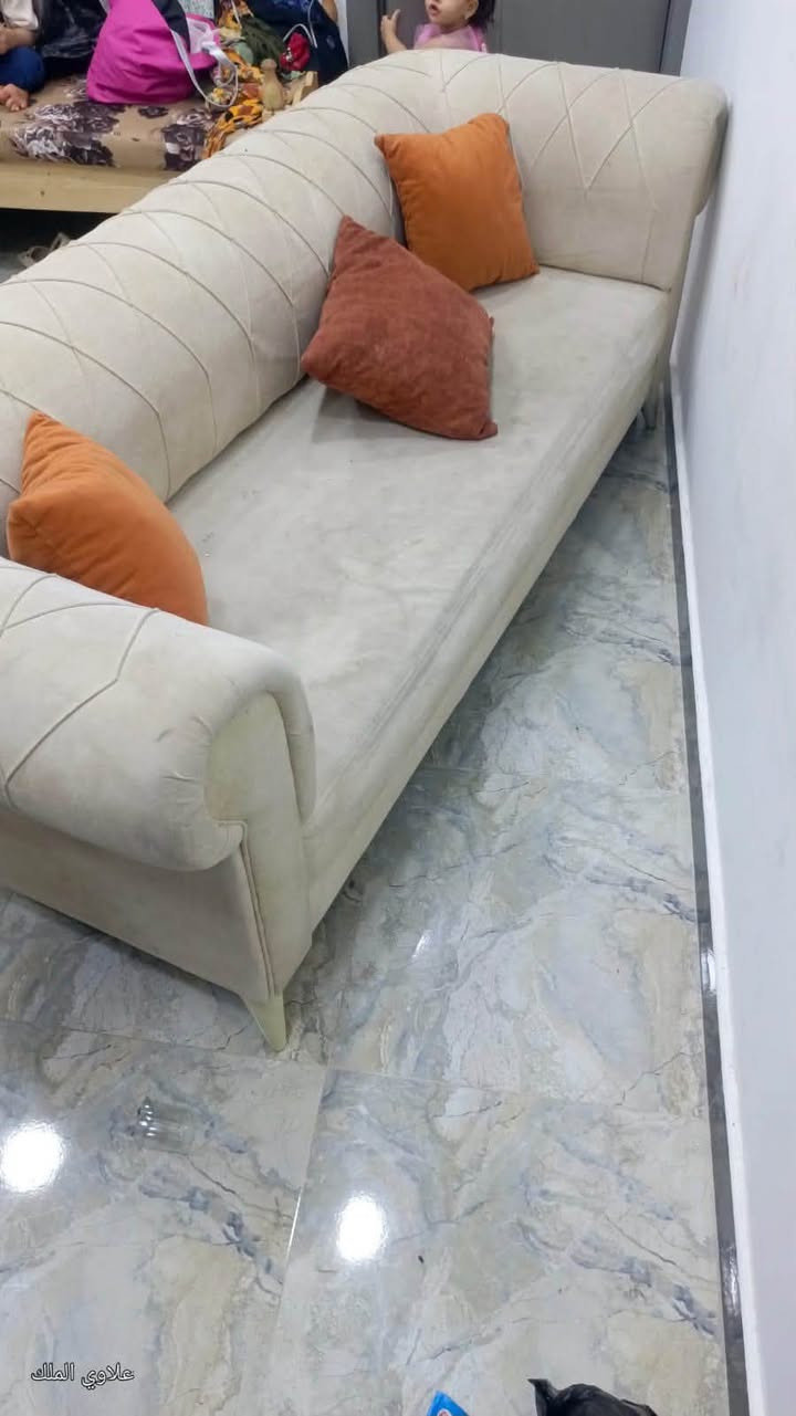 السلام عليكم تخم ٢ قنفات و ٢ كراسي
لونين بيجي و مشمشي جديد ما مستعمل قليل كلش 

سعره ٣٥٠

مكاني بغداد الغزالية 

***********
