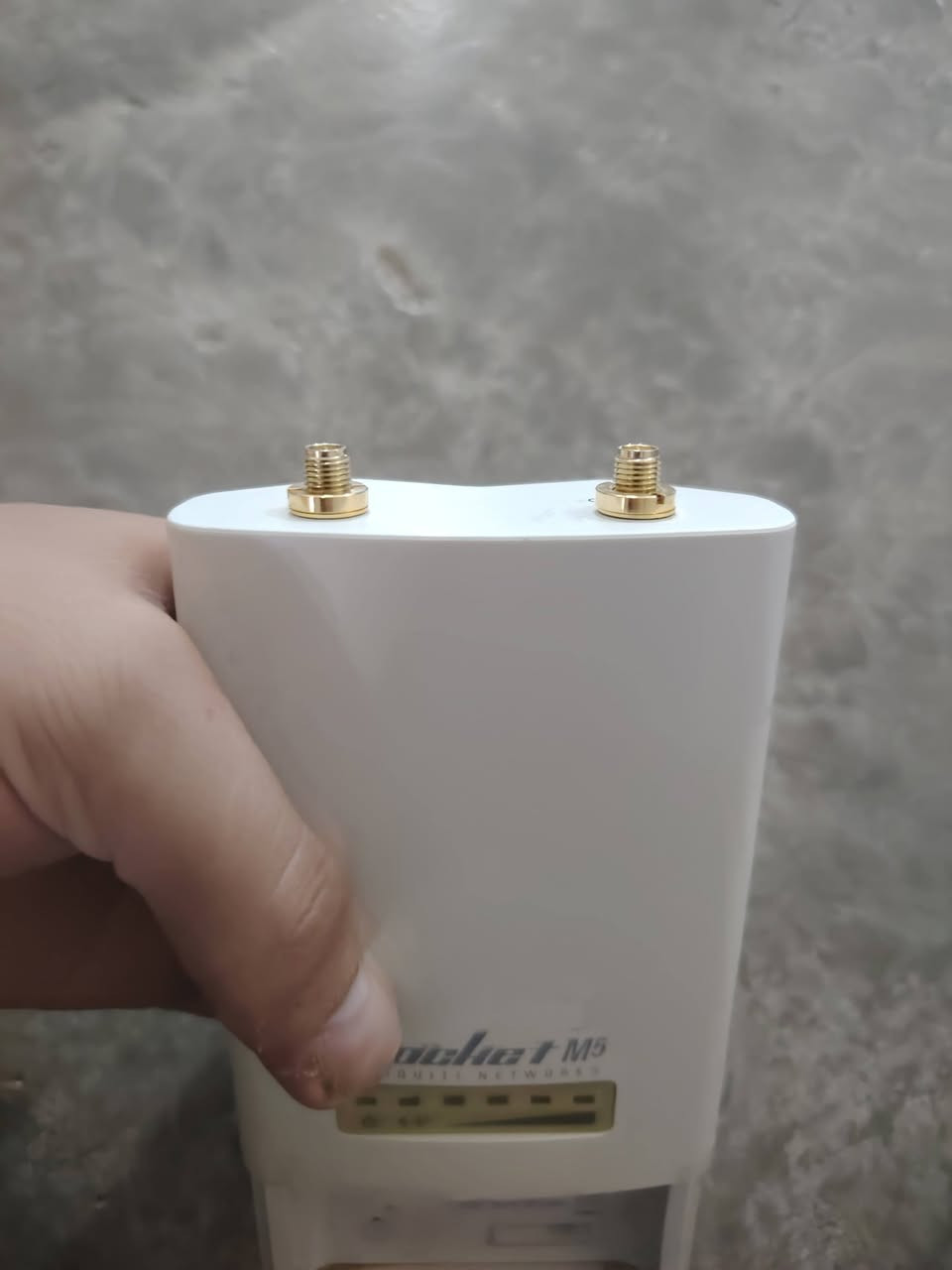 السلام عليكم روكت XW M5 للبيع اني ماحجي نضافه هية تحجي الي يريدة يتواصل خاص او اتصال ***********

