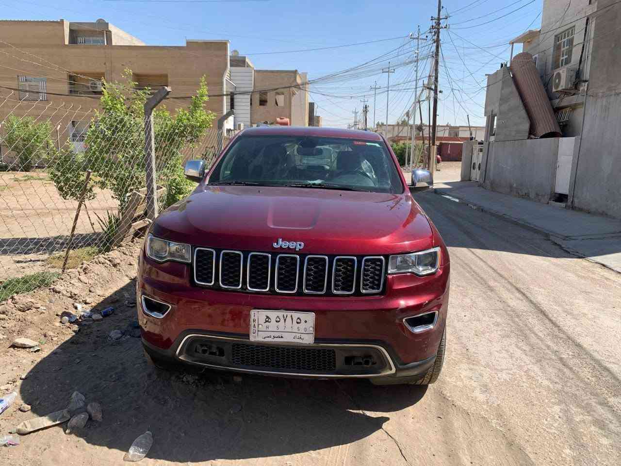 للبيع جيب ليمتد موديل 2018 حادثها بأمريكا دعامية امامية ودعامية خلفية فقط وبالعراق صارت بيها طخة بالباب الخلف السائق وانصبغت وبيها طخة بالجاملغ الامامي جهة اليمين بدون دواخل
موقع السيارة بالامين الثانية قرب البانزين خانة
سعرها 
رقم الهاتف ***********
