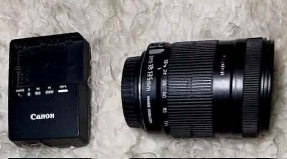 📸 للبيع: كاميرا Canon EOS 80D بحالة ممتازة (نظيفة جداً)
النظافة: الكاميرا بنظافة ممتازة وتعمل بكفاءة عالية بدون أي مشاكل.

 الملحقات المرفقة:

 عدسة  18-135mm IS USM).

 شاحن Canon الأصلي.

 بطاريات عدد 2.

 

 الحالة: نظيفة جداً وشغالة 100%.

 للتواصل: [***********
