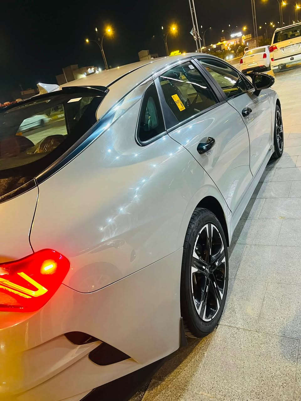 السلام عليكم
كي فايف 2024 لون اسمنتي  
رقم بغداد حره تحويل 
وارد امريكي 
محرك 1600 تيربو   
ماشيه  19 الف   
مواصفات فول المعروفه جيتي لاين
حادث بدون تبديل ليبل واحد
بيها طرف البنيد صبغ وداير الخلفي هم 
السعر 160
مكاني الناصريه
***********

