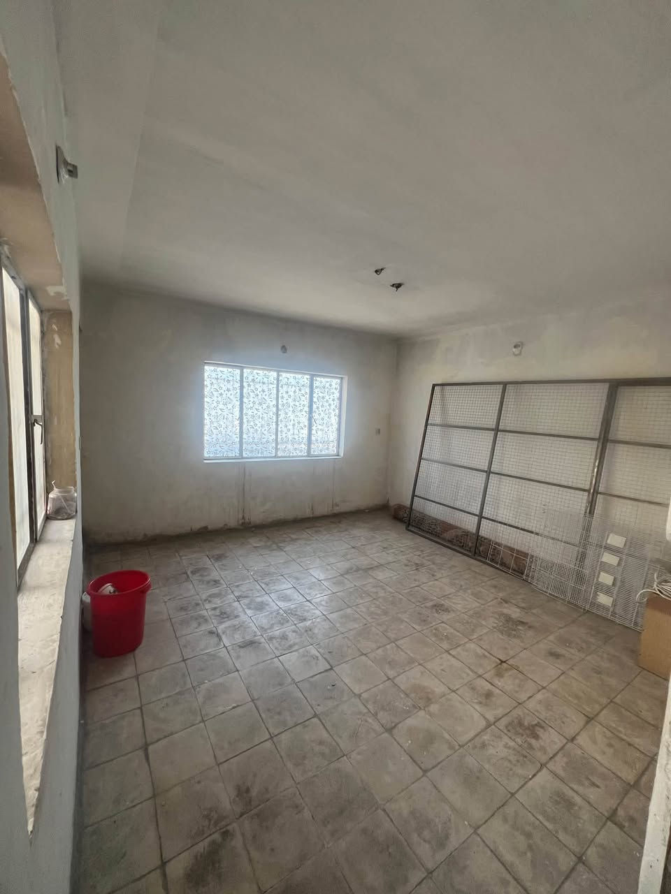 السلام عليكم الدار للبيع المساحه 120 طابو  نفس ماواضح بلتصوير  جسر ديالى باب الشيخ ***********
