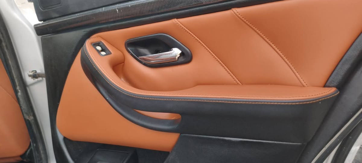 @تم تغليف BMW E39  
وتم تغيير الون وحسب طلب الزبون من رصاصي إلى مشمشي والسقف كنتارى.
والتصميم شغل ايدي .
دوشمة سعد البدراني.
العنوان موصل حي عدن سايدين التنانير مقابل مولدة أية الرحمن.
*********** 
وات ساب ***********.
