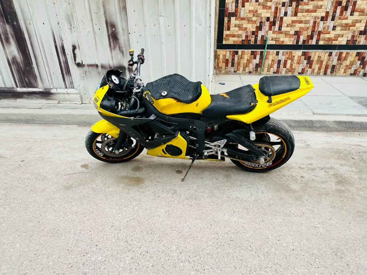 R6 • ٦٠٠ • ٢٠٠٥
