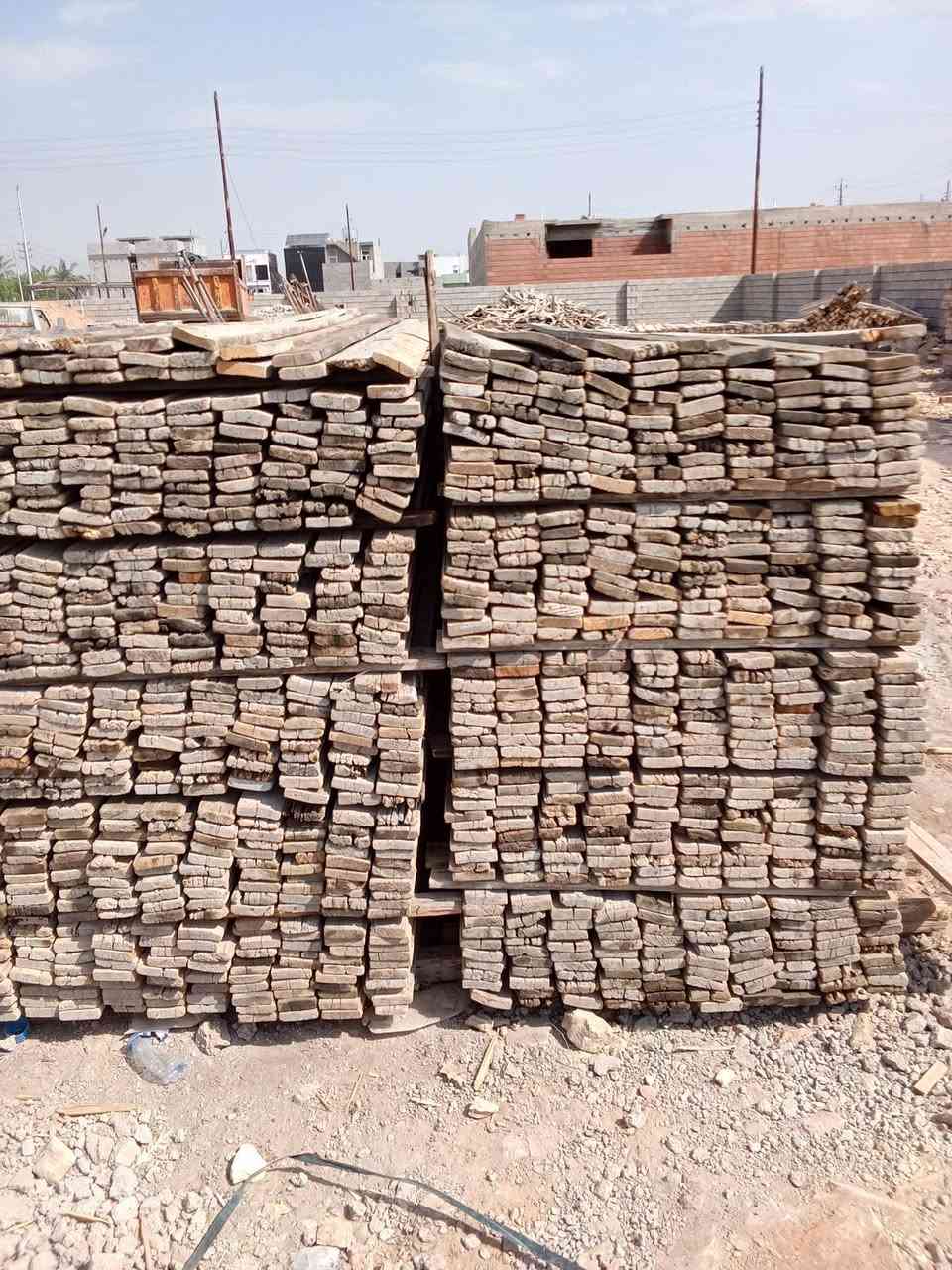 لبيع وشراء وتأجير القالب لوح مع جكات وسيىر وحمال وبلاويد وفخات وكافه انواع القالب ام العظام طريق بهرز للاستفسار هاتف واتس اب ***********
