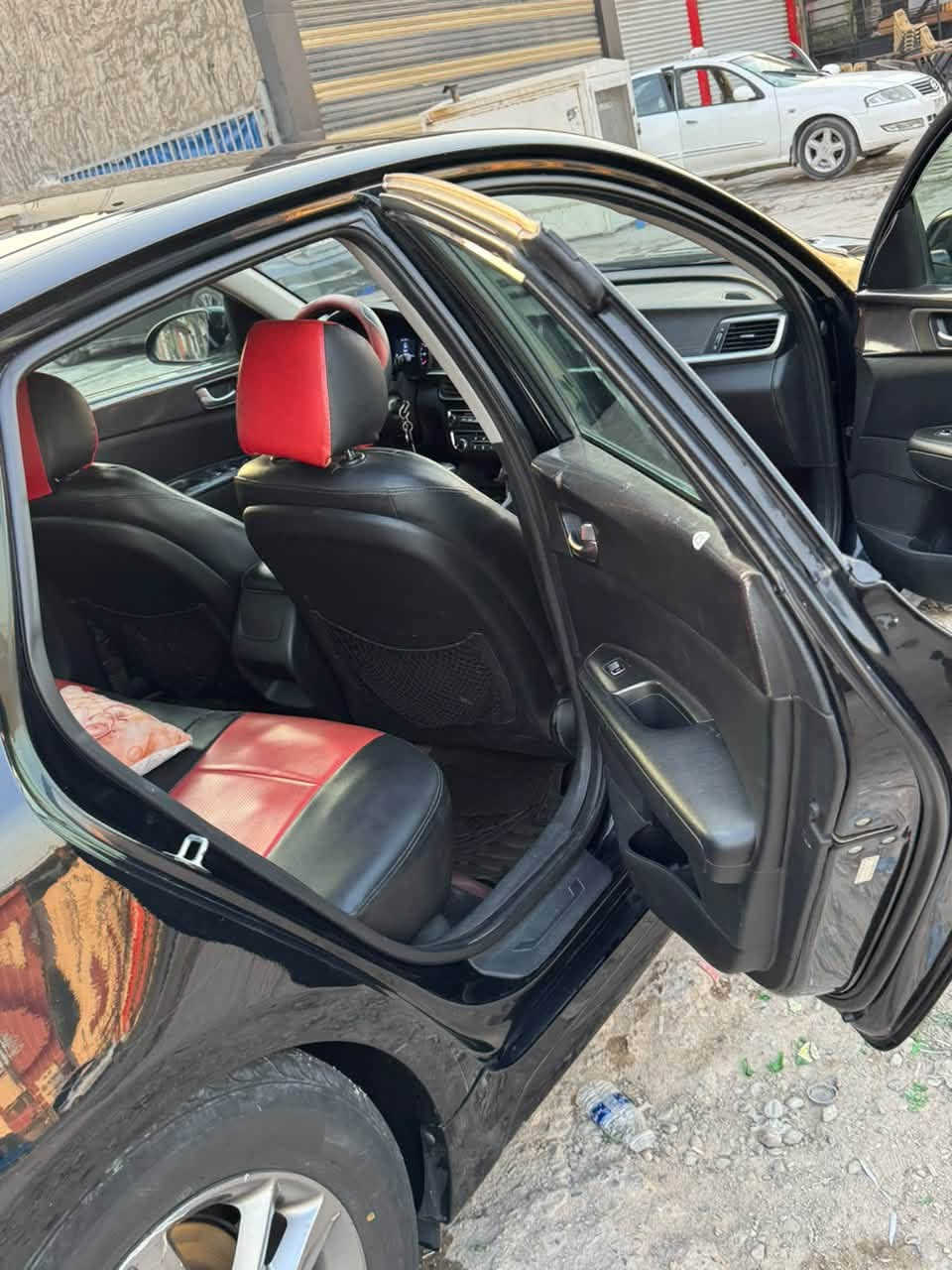 اوبتما ١٩ بغداد رقم وسنوية وهزه كلهن قبل اسبوع كملتهن موصفات fe معروفة ردار امامي تحديد مسار نقطة عمية السيارة  تخم تاير جديد و حداديه كاملة و باتري جاهزه من كل النواحي ربع ما تصرف عليها بيها ٤ قطع تبديل حادثها شطح بدون دواخل و بدون ايرباك بامريكا ٣ جاملغ وباب سايق وبنيد وهنا صار بيها قبق جنطة ماشية ١٠٣  مكاني بغداد  الزعفرانية الرقم ***********
