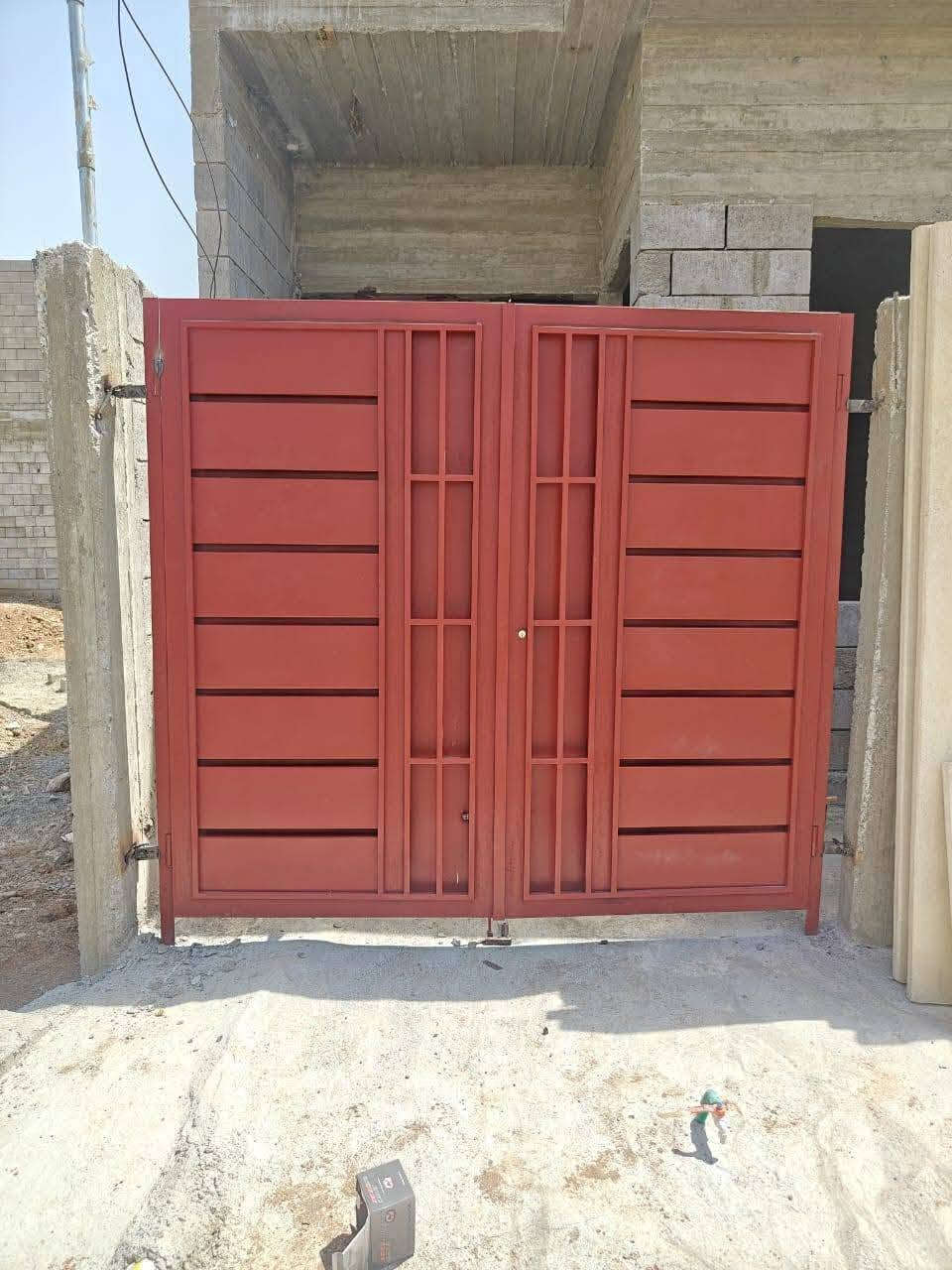 حدادة عامة ومتجول اكو مستعمل وجديد أنسب اسعار ابواب وشبابيك والقمريات ومحجلات ودرايج وكافة اعمال حدادة حسب الطلب (  ***********  ) (  ***********  ) 
للاستفسار راسلوني ع الخاص 
الموصل صناعة الكرامة حي الكرامة جانب ايسر

نص مكتوب في الصور:
- باب غرفة للبيع عرض متر وارتفاع 225 فتح يمين مع ملبن وكليون
- رمبه مال السيارة للبيع
- للبيع باب غرفة ركم عرض 122 وارتفاع 190 فتح يمين مع ملبن وكليون وربل
- ابواب للبيع باب استقبال وباب مطبخ عرض 109 وارتفاع 245 فتح يسار مع ملبن وكليون وربل عرض 125 وارتفاع 245 فتح يسار مع ملبن وكليون وربل