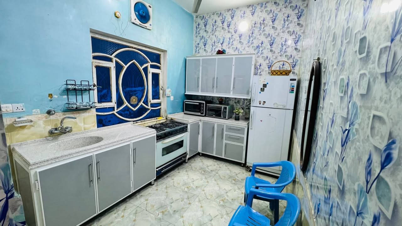 🏡 للبيع – بيت طابو صرف
📍 الموقع: نهاية شارع الحبوبي، خلف مدرسة آمنة الابتدائية

📐 المساحة: 115 متر

✨ المواصفات:

• طابقين – بناء جديد (كونكريت مسلح)

🔹 الطابق الأول:

استقبال + صالة + مطبخ + غرفة نوم + صحيات

🔹 الطابق الثاني:

3 غرف نوم + صالة + صحيات

بيت متكامل بموقع مميز وقريب من الخدمات، مناسب للسكن العائلي لاستفسار واتساب ***********
