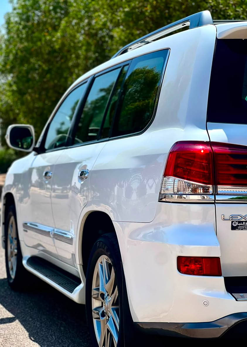 السلام عليكم لكزز 2013
السياره باسمي تحويل مباشر رقم بغداد مميز الجديد وسنويه جديده 

LX570 spor S

مواصفات فول 1/1 

فتحه سقف

لايت زنون  

كشنات جلد + كهرباء

مري شفط  

جكات تصعد تنزل 

خمس بصمات 

جنطه كهربائيه 

تحكمات ستيرن 

كشنات حار بارد

تشغيل عن بعد 

رادارات جوانب 

رادار امامي 

مثبت سرعه 

تحديد مسار 

مانع تزحلق 

7 راكب 

3 قطع تبريد

كشنات تدفئه تبريد 

كامرات محيطيه 

زراك لايت 

___________________________

والسياره جديده بمعنى الكلمه جاهزه من 

كلشي للأخير استعمال شخصي  
السعر ٣٧٥

***********
