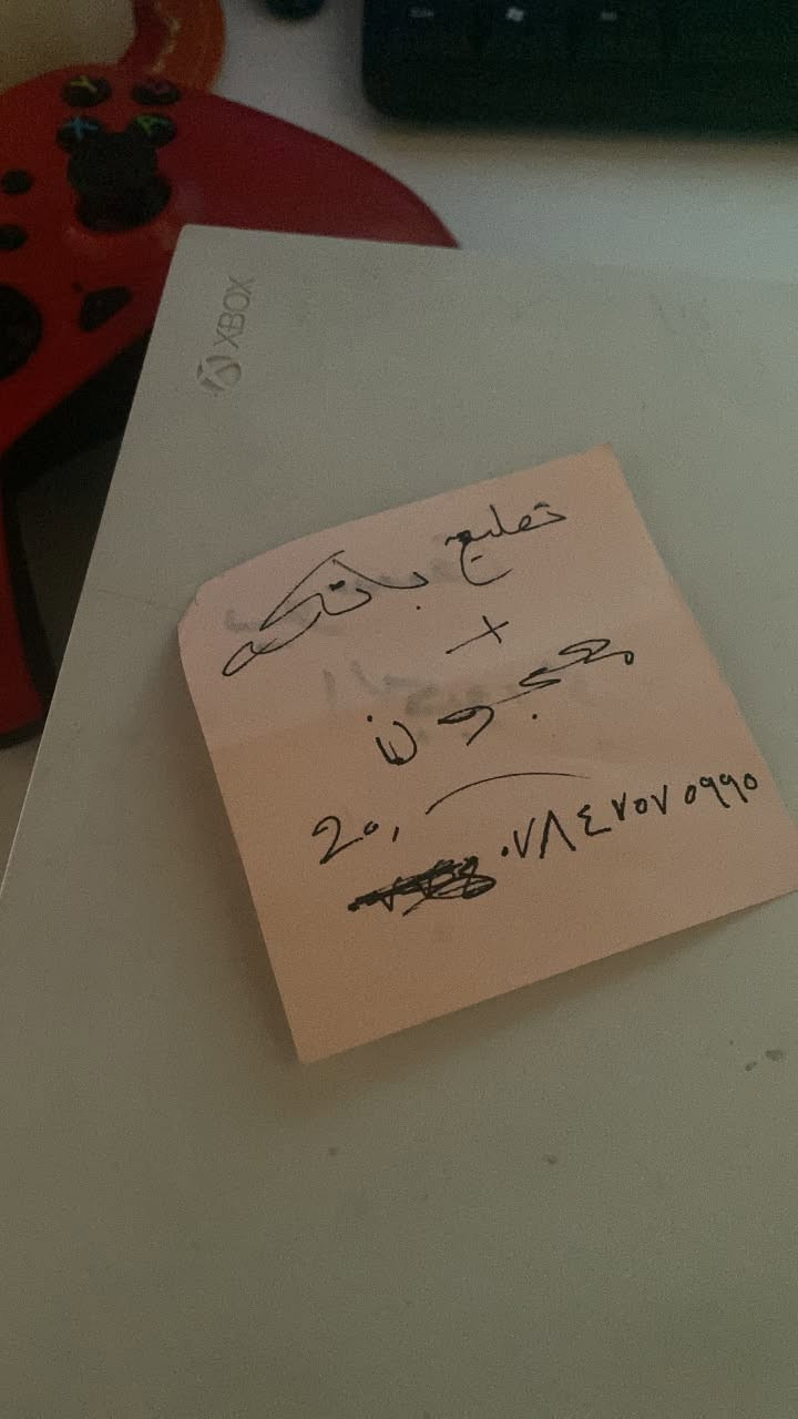 السلام عليكم جهاز xbox one s للبيع جهازي يشتغل كامل بس مجرد من تدخل للعبه يفصل سألت بالدواسه مصلح وكال بانكه ومعجون وهاي الورقه موجوده بالصور فا اني راح اشيل من سعره فلوس التصليح وابيعه ب135 الف وبي مجال اذا انت شراي  (سبب البيع مديون )
للتواصل واتساب *********** 
او عالماسنجر بالخاص
ادمن وافق ❤️
