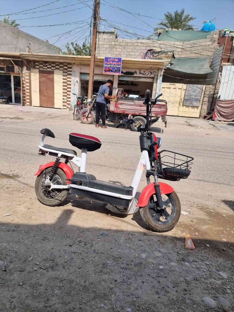 دراجه شحن البيع شرط الفحص 
السعر ١٧٥ وبيهه مجال حك الجيه 
العنوان بعقوبه باب الدرب قرب سواق الشمري 
***********
