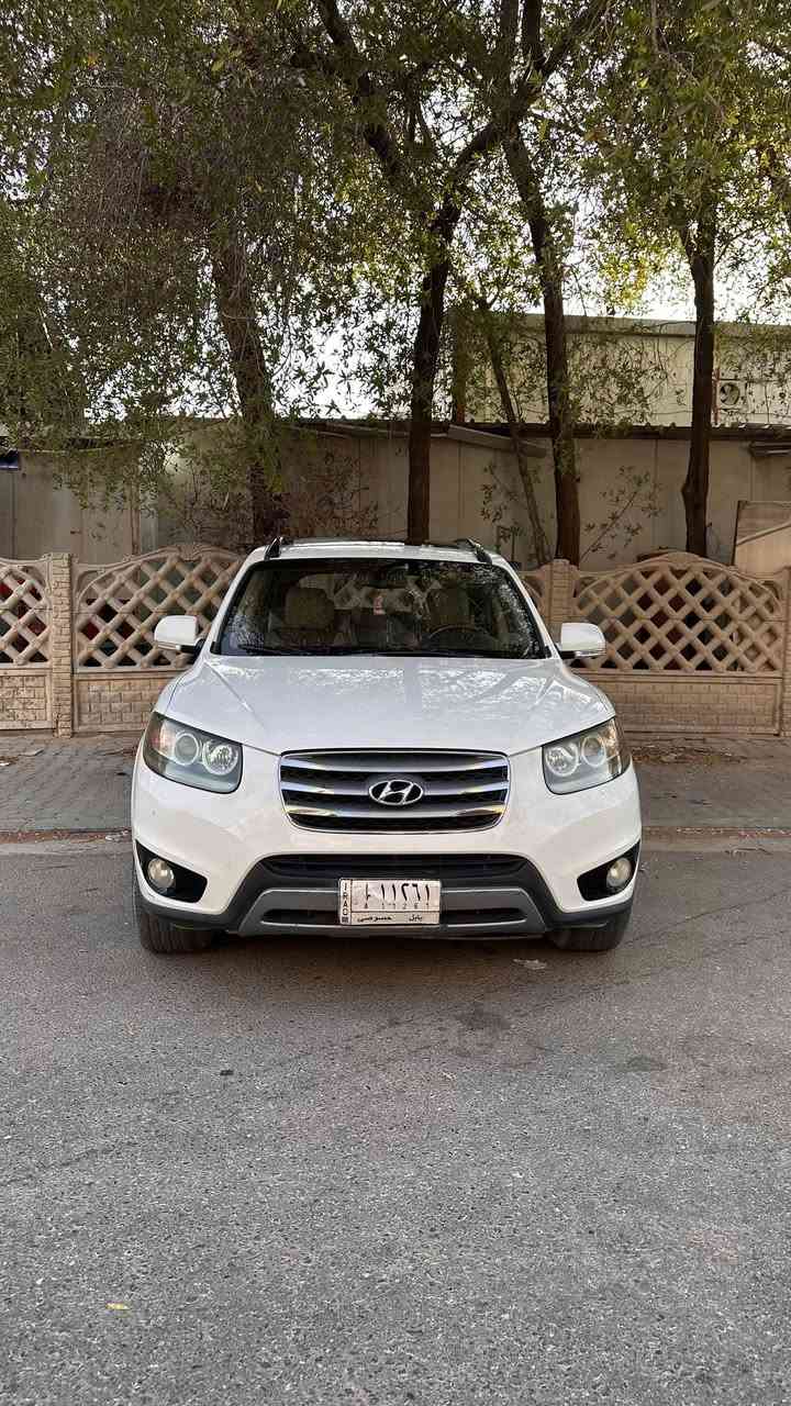 السلام عليكم 
﴿وَمَا مِنْ دَابَّةٍ فِي الْأَرْضِ إِلَّا عَلَى اللَّهِ رِزْقُهَا﴾
(للبيع فقط) سنتافي ٢٠١٢ كفالة من الصبغ فقط تبديل جاملغ امامي جهة السائق وتعديل بسيط الباب الخلفي جهة السدر 
المواصفات 
فتحة سلايد 
بصمة ابواب +تشغيل
مقاعد جلد + كهرباء 
سبعة ركاب 
محرك ستة سلندر بحالة جدا ممتازة
تبريد شغال ست قطع امامي وسطي خلفي 
نظام دفع رباعي 
تحكم +اغلاق المري الجانبية
شاشة لمس مع عرض 
تحكمات ستيرن 
رقم بابل الماني سيارة جاهزة ماتحتاج ادامة منظومة بانزين منظومة احتراق حداديه كهربائيات 
السعر ١٤٥ ومجاله بسيط 
المكان النجف الاشرف ***********
