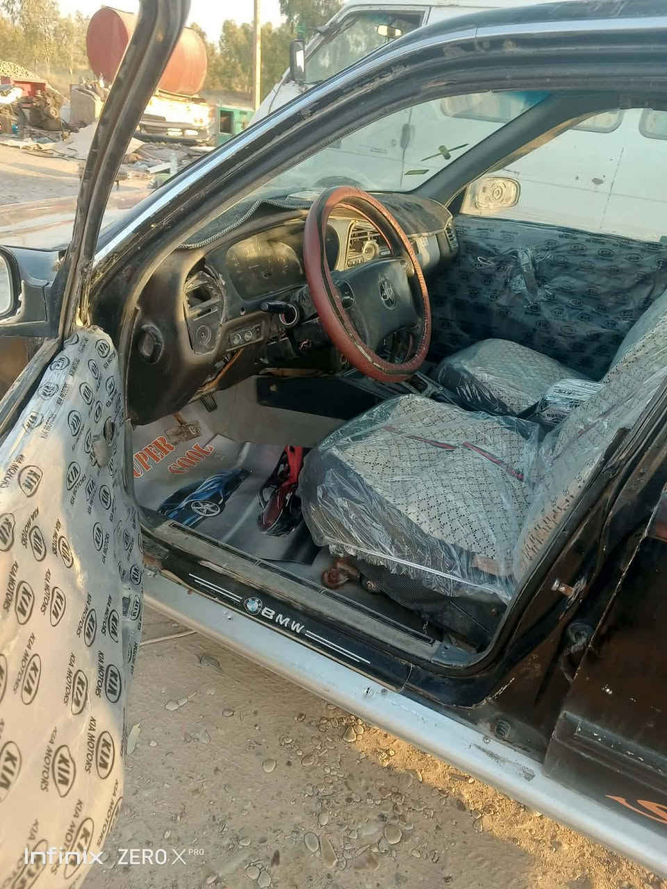السلام عليكم برنس طرف ثالث فقط وكالة موديل 96 السيارة مثل ما واضح بل صورة سعرهة 1 مليون ونص  وبيهة مجال حك الجية مكانهة ديالى الغالبية متواجد عل رصيد وواتساب ***********
