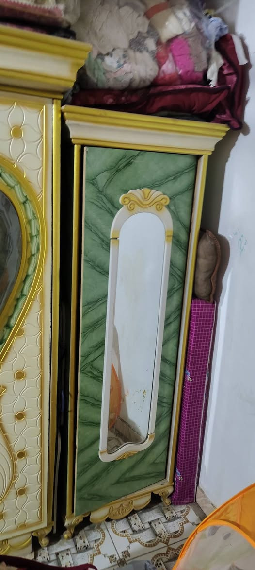 غرفه نوم نضيفه جدا للبيع مكان نجف دكور حلو الكنتور 6بيبان ست قطع كاملات ***********اتصل بيك خير ودلل بي وات ساب
