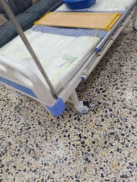 سرير طبي قليل الاستعمال الاتصال07804071784