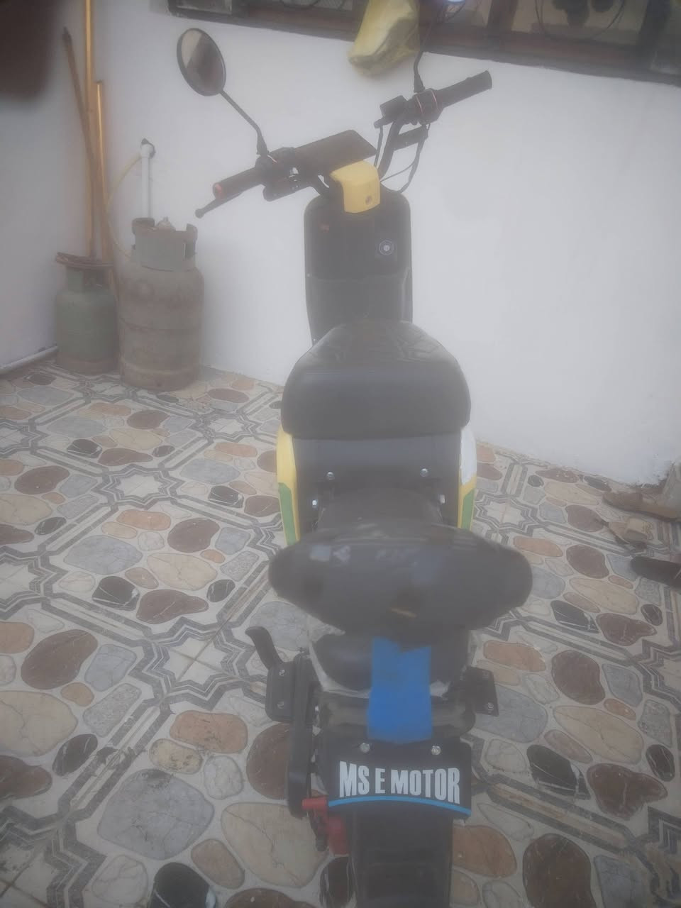 للبيع ر٩جديد ٤٥٠ الاتصال ***********
