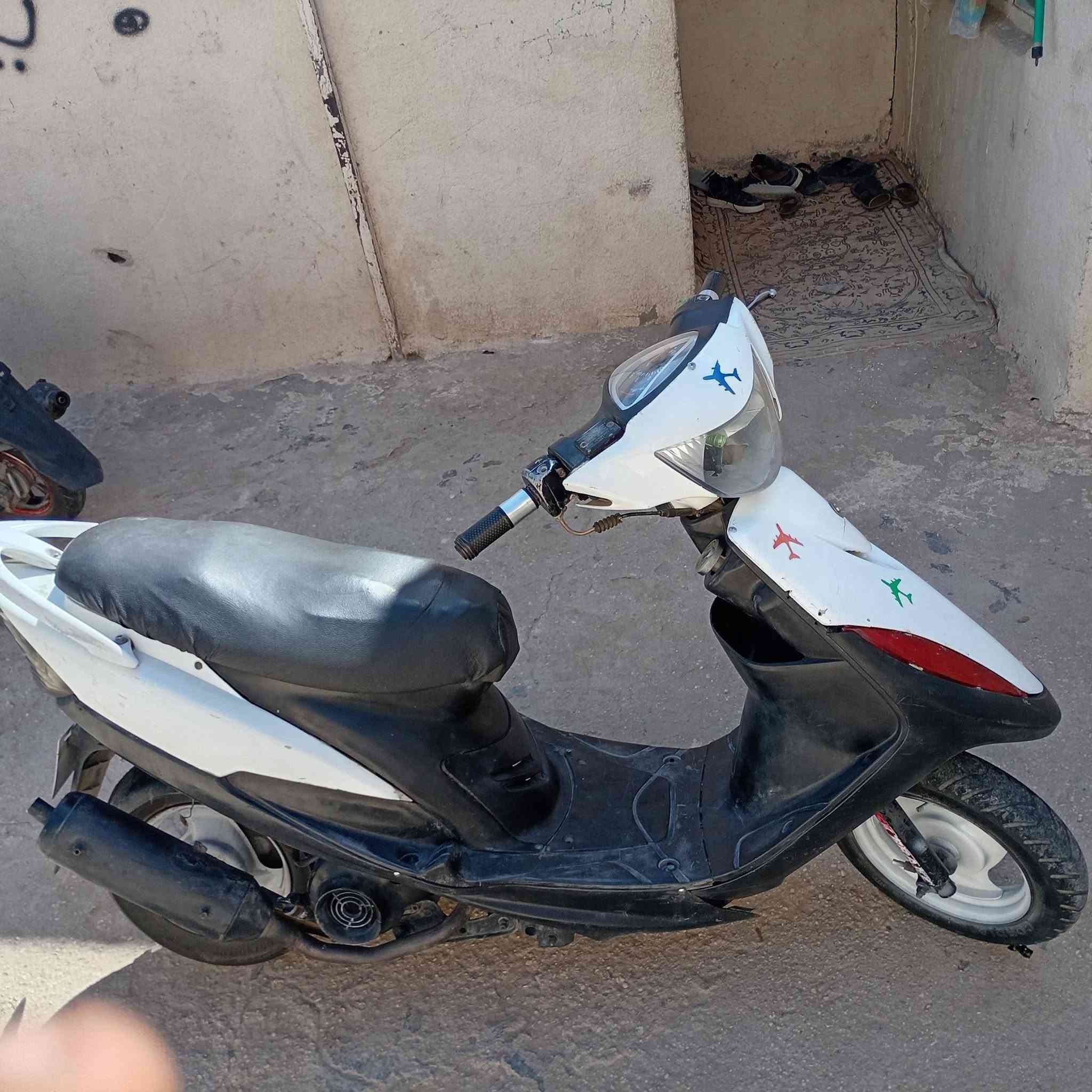 المكان طوريج.  السعر 450 وبيه مجال      دراجه نكره  سلف كامله شلعه تشك الكاع    الاستفسار ع رقم***********
