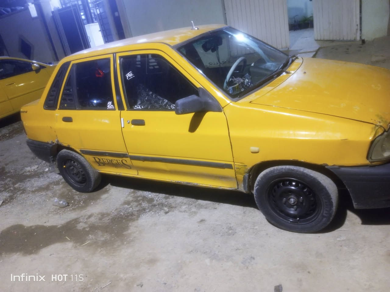 مراوس شعندك نزل 
موديل 11
 كير ومحرك شرط 
وشرط التحويل 
تواير نص عمر 
كبون بنزين
كشر كدام العين 
هيئه 275 غرمات صفر سنويه 26

نص مكتوب في الصور:
- Infinix HOT 11S