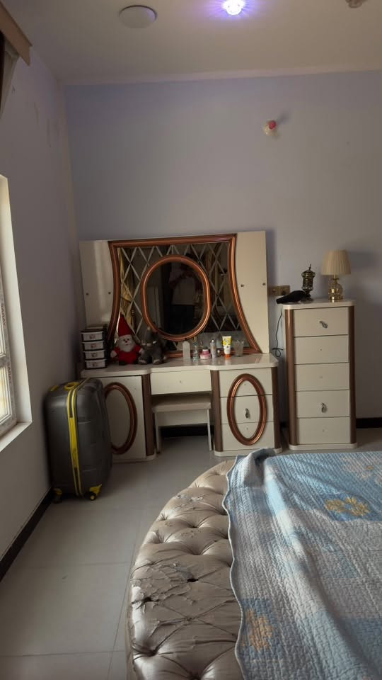 غرفة أخشاب مستخدمة صناعة تركية
بيبان سلايت جام وحالتها زينة 
       السعر  : 450 الف 
📍 مكانها: سوق الشيوخ
للي مهتم ويريدها الاتصال على الرقم
        
***********
