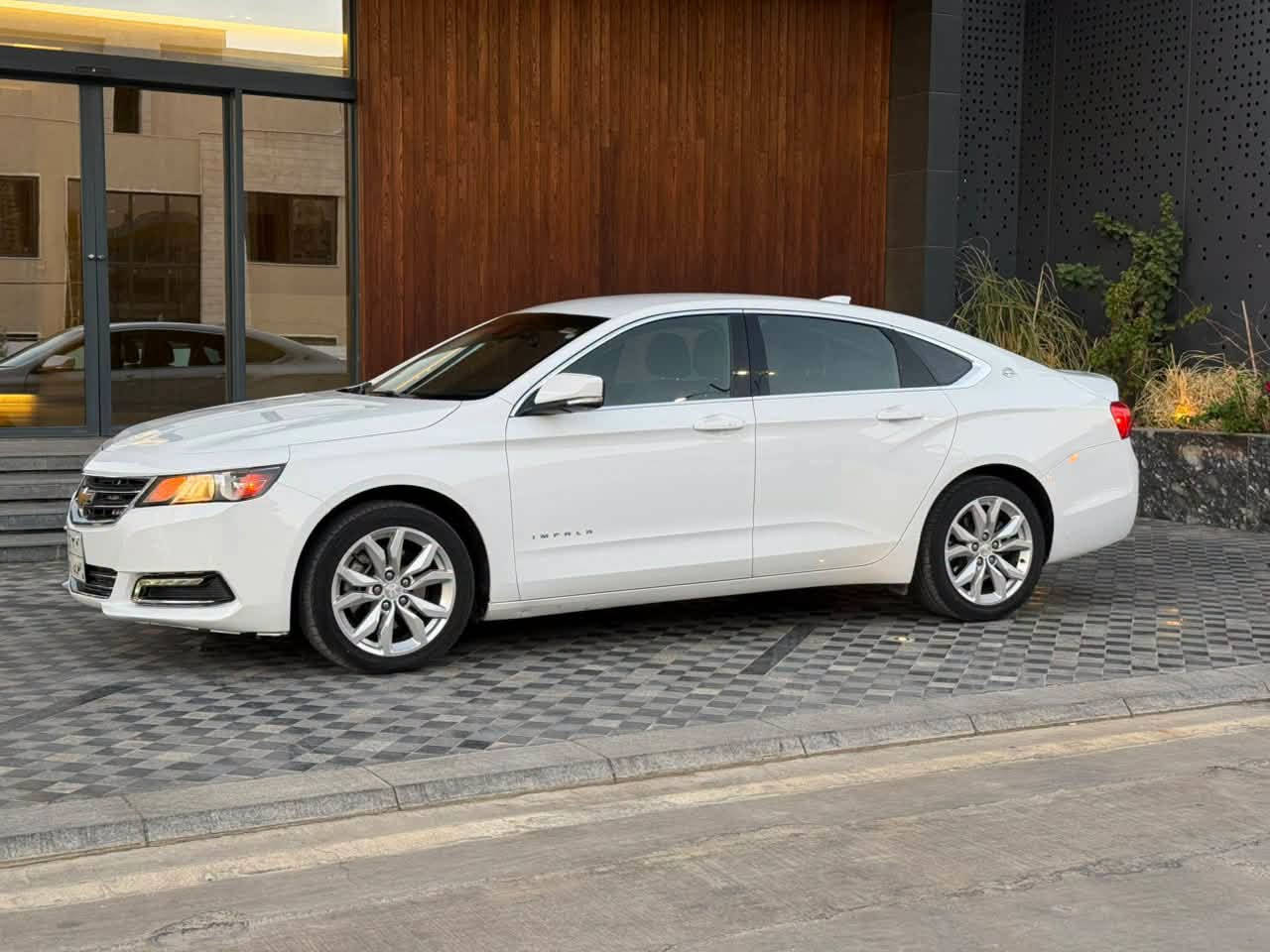 شیفرليت امبالا موديل ٢٠١٩ مواصفات LT
محرك :V6 
المواصفات:  شاشة جبير - بصمة - شغال - ابواب بصمة - بريك بصمة  - كاميرة- 
السيارة بس جملغ صبوغ بدون دواخل بجم كبس 
ماشية  ١١٠مايل 
السيارة مابي اي نقس  كلشي بشرط كلش نضيفة 
مكاني  السليمانية
سعر : ١١٤ مجال بسيط 
***********
