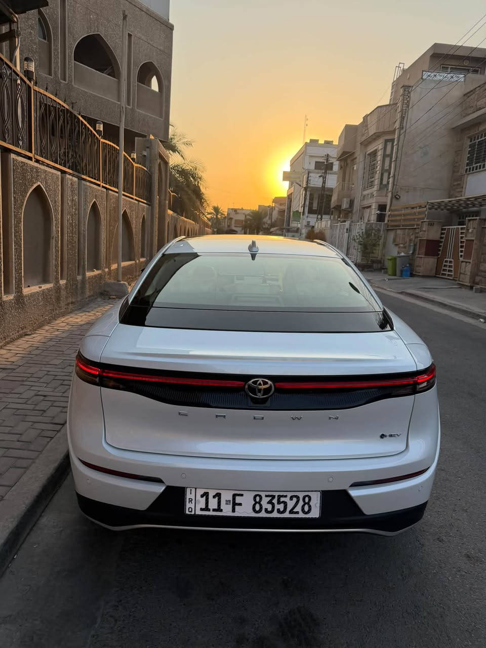 السلام عليكم 
كراون موديل 2026 شركة عبد اللطيف جميل خليجي محرك 2500 هايربد بانزين السيارة اخت الزيرو مكفولة كفالة عامة وعلى وضعية الشركة والسيارة رقم بغداد وبأسمي 
مواصفات السيارة:
بصمة،كراسي كهرباء الخلفية والأمامية،تدفئة تبريد الخلفية والأمامية+برده خلفيه،دمام،أربع كامرات،كشنات خزن مومري،أربع بصمات ،فتحة سقف بنوراما،شاحن واير ليس،سايد بريك كهرباء،فول واحد على واحد فئة البروميوم.
والمكان السيدية 
والسعر 58500 مليون دينار عراقي 
وهذا رقمي***********

