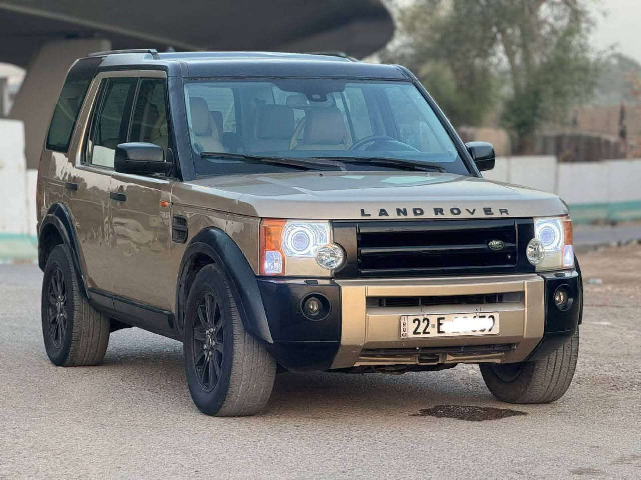 سلام عليكم
Land Rover LR3 2005 
خليجي بيهه 5قطع صبغ بدون ضرر  بدون دواخل. بيهه بارد بين بابين 
واكو ملاحظات بسيارة 
ماشية109 كيلو 
رقم اربيل دولي  تحويل مباشر. او وكاله
مكينه 8 سلندر بدون سوبر المرغوب. بانزين
 وعليهه منظومة غاز
سياره فول للأخير معروفه مواصفاتها 
بانو راما. 3 فتحات بلقماره. 
كشنات جلد و ستيرن كهرباء. اشاير ترحيب سايد بريك دكمة
لايت زنون + ديمنك متحرك شاشة وكامرة دوارة 3قطع تبريد
تبريد شغال خير من الله
 وبعد بيها هواي مواصفات 
سياره مكينه كير تبريد خير من الله ولاكلوب مشتغل بدشبول  صدر خلفي امامي كله جديد جوبلسات ملغية
سياره مال جناي 
السعر ٧٧ وبيها مجال حك عملة 
ترهم مراوس حسب القناعه
مكاني بغداد اليرموك. ***********
