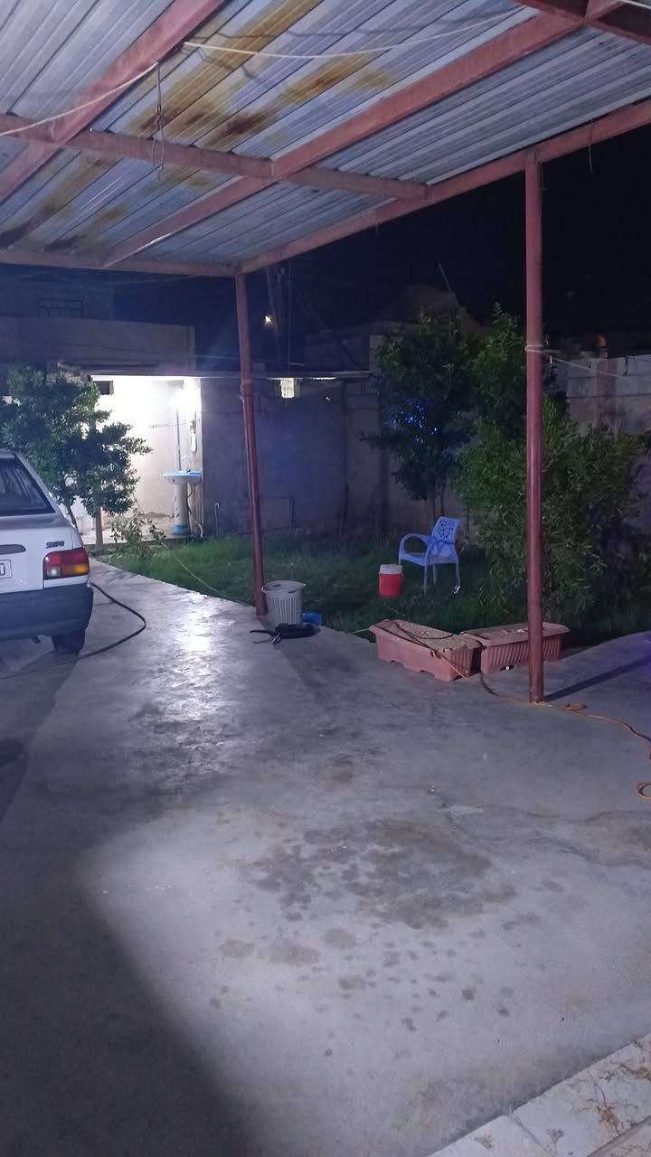 يا الله بيت البيع مساحه 250متر يحتوي غرفتين 5+4 وصاله وصحيات 2ستقبال 6+4مطبخ 4+4كراج كبير عماده خير من الله ***********
