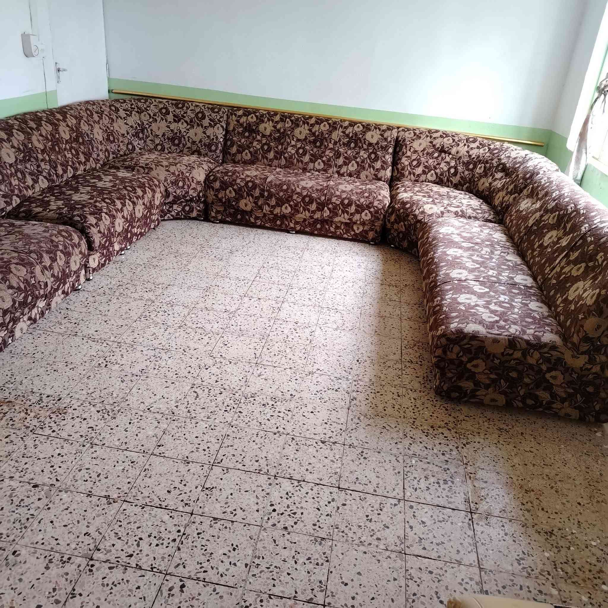 السلام عليكم
للبيع تخم خشب أصلي دوشمه أجود أنواع القماش فول نضافه شوف العين السعر ٢٥٠ ألف فقط بلاش بالنسبه لهيج تخم الشراي يتواصل *********** يوجد توصيل داخل حديثه
