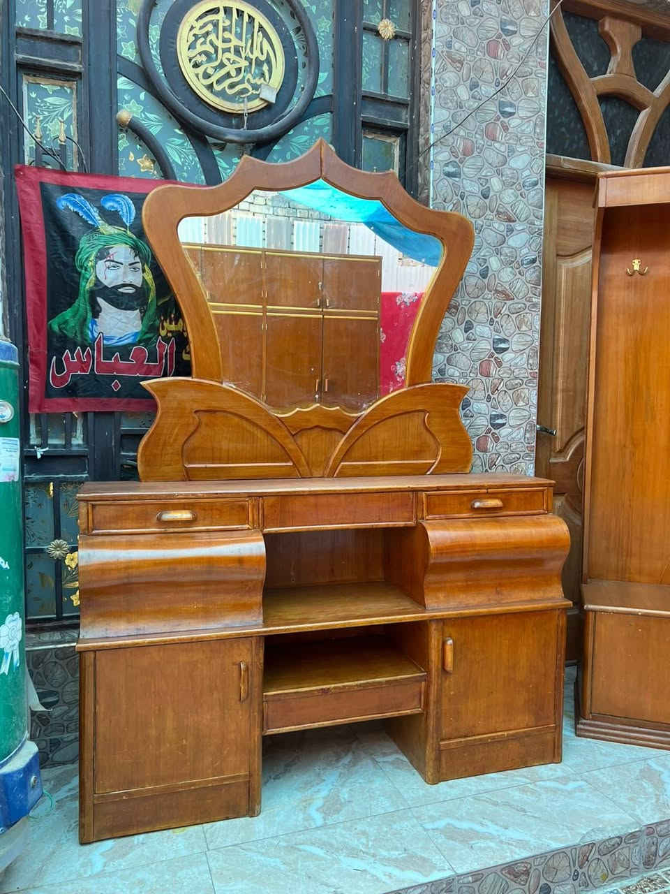 غرفه نوم ام السته طابقين مستعمله داخل وخارج صاج ضهر جرجوبه خمسه ملم ميز هديه مع طابوريه عنوانه كوت حي الجهاد شارع النجارين نجارة ومعرض الحجامي الاتصال او مراسلة الصفحه سعره مع الشد والنقل علينه داخل الكوت ***********
