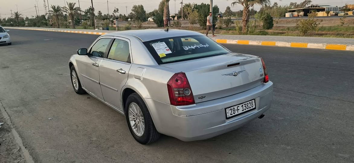 السلام عليكم للبيع  اوباما 2008 رقم نجف  دولي باسمي تحويل ثاني يوم  سياره  بيهه رشات صبغ   مكفوله من الضربه والعيب الشرعي السياره جاهزه  مكيه كير حداديه وتخم تاير وتبريد مكان السعر ٩٤ واسط الحي الرقم ***********
