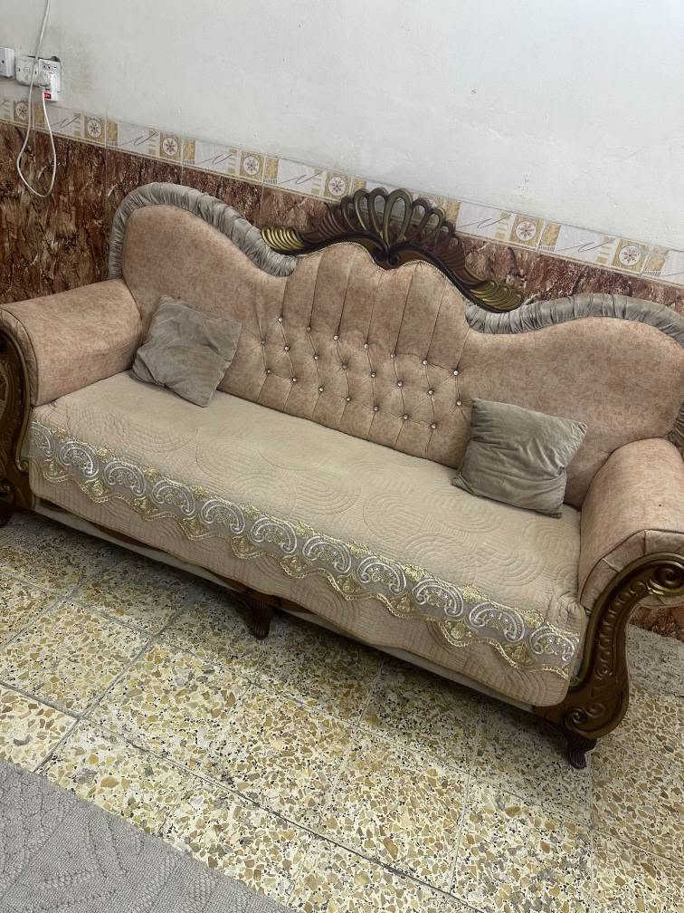 تخم 10 مقاعد ب250 وديوان 4 مترات ب150 وكنتور ب100 مكاني بغداد ام الكبر والغزلان قريب على تقاطع الكياره للاستفسارالاتصال على الرقم..*********** بغداد, العراق
