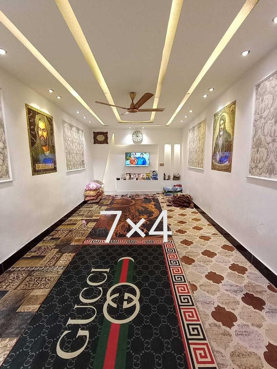 السلام عليكم بيت كامل للبيع المساحة 144بسمي تحويل مباشر قطاع 76 مقابيل 33 داخل فرع منه للشارع العام 
التفاصيل داخل المنشور السعر 190 وبي مجال بسيط 
للستفسار ***********

نص مكتوب في الصور:
- 7x4
- 4x5
- 4×4