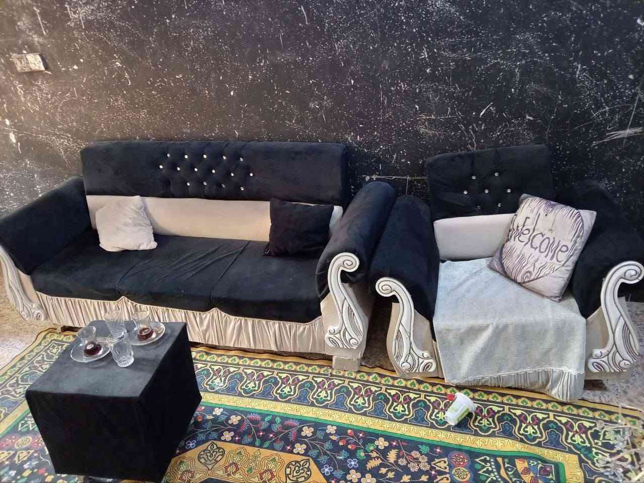 للبيع قنفه وحده بيها ضرر رجلها مكسوره سعر 100 مكان زعفرانيه واتساب فقط***********
