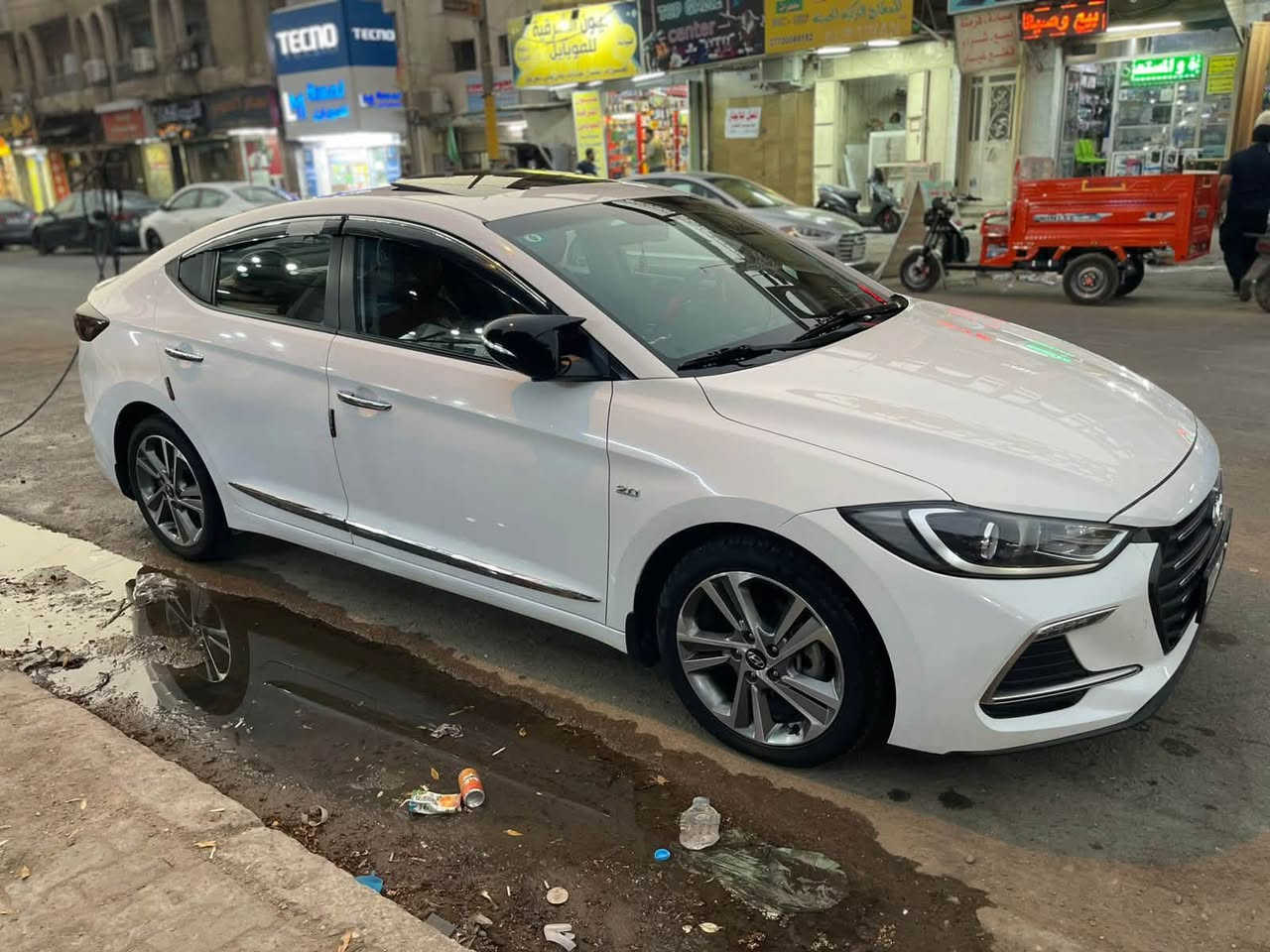 سلام عليكم 
النترا سوبر خليجيه عارضها ١٦٠ 
ماشيه ٦٠ الف لون ابيض 
رقم بغداد انكليزي 
فتحه 
تبريدقطعتين 
مري كهرباء مع اشاره
 سياره علئ وضع الشركه
بيها فطر بلدعاميه سياره قطره صبغ مابيها
***********
