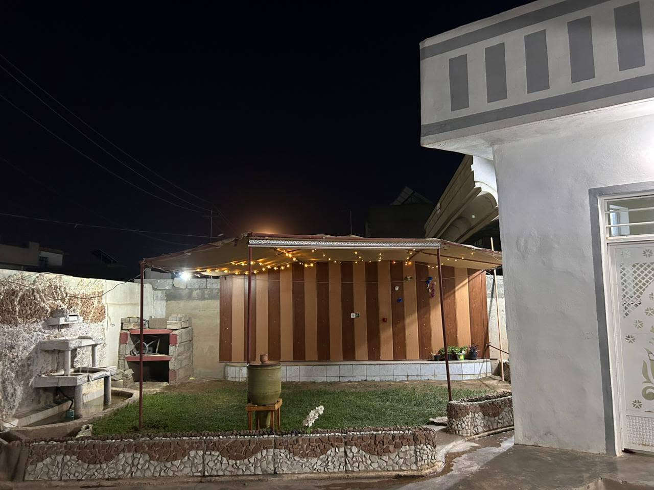 السلام عليكم بيت للبيع
العنوان حي الأطباء الفرع الأول فرع الجامع 
 الفرع راقي وخدمات كامله 
السعر 63وبي مجال 
طابو زراعي 
مساحه 250متر
للاتصال ***********
