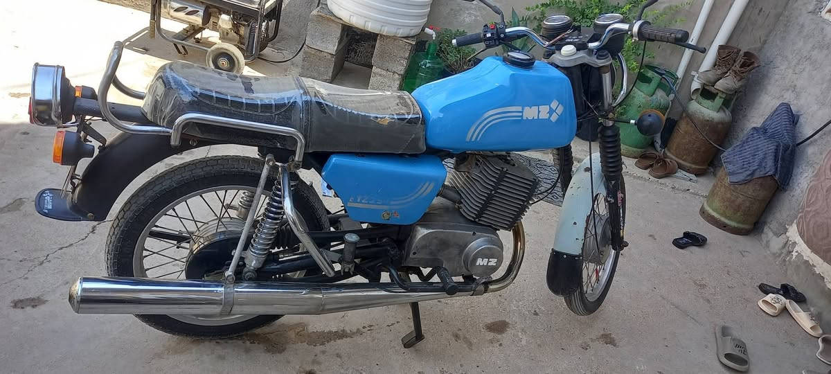 راجة MZ موديل 82 للبيع دارجة حلوة ونضيفة سايز 2 مكان ديالى الخالص بيع ومراوس سعر الدراجة 1,350,000 والاتصال عل رقم واتساب وخاص مفتوح *********** المو شراي لا يتصل ولا يراسل رجاء
