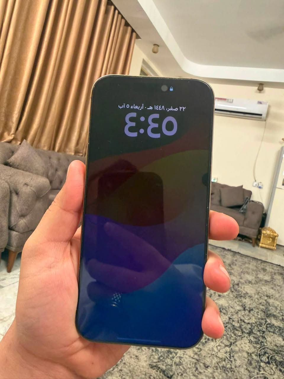 السلام عليكم
iphobe 16 pro max 
بطارية 90
ذاكرة 256
نموذج m 
تلفون كلش نظيف 
بي نقطة سودة صغيرة بالشاشة مثل ماموضح بالصورة بس مامأثرة على الشاشة واللمس 
السعر مليون وبي مجال بسيط للشراي 
للتواصل ***********
