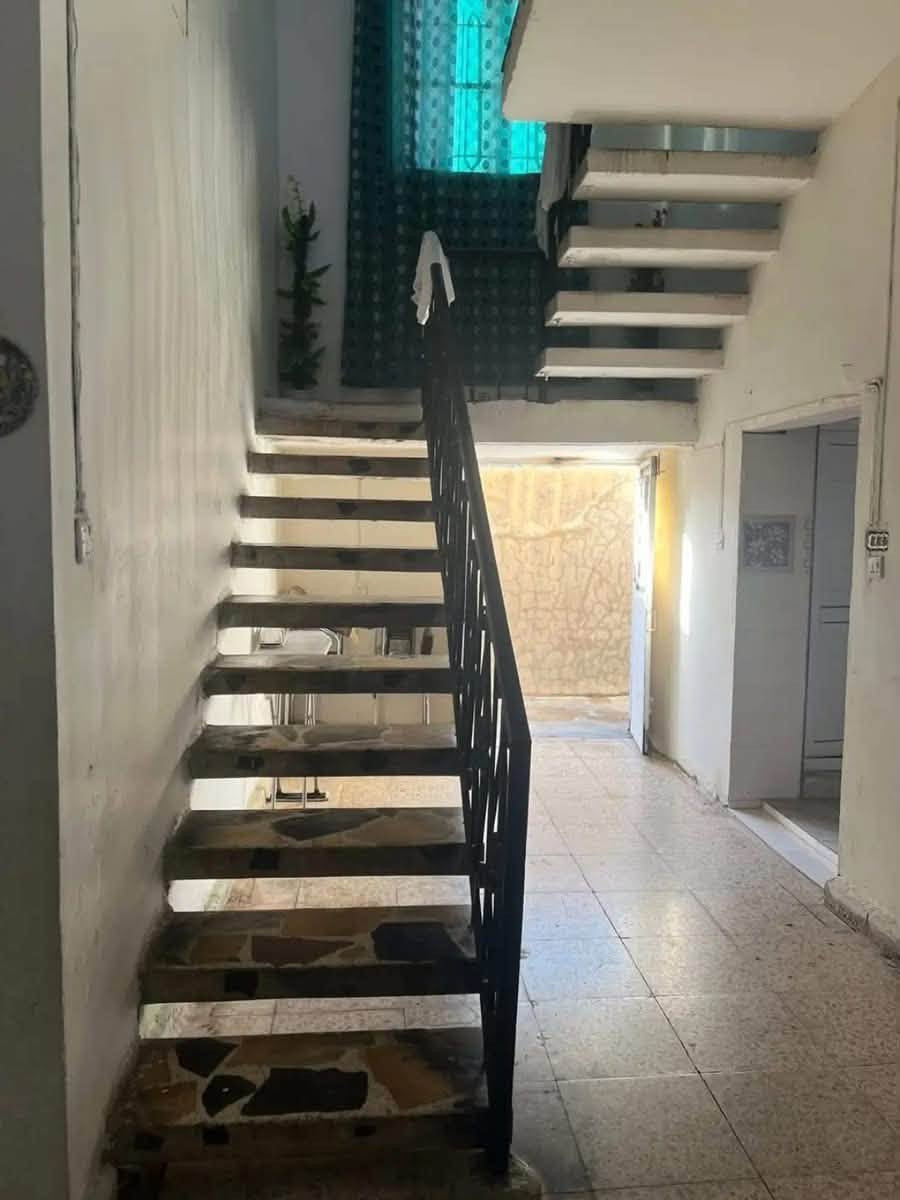 بيت للبيع
الموقع: منطقة البو شامان مقابل مدرسة غزة📍 
المساحة 500م 
يتكون من بيت رئيسي  ومشتمل مستقل و شقتين طابق ثاني
مناسب للسكن و للاستثمار 
البيت الرئيسي: • كراج كبير مع حديقة
• مطبخ 4x5
• هول 5x6
• غرفة ضيوف (خطار) 8x5
• موزع 6x4
• غرفة نوم مع سويت داخلي 5x4
الطابق الثاني: عبارة عن شقتين مستقلتين
الشقة الأولى: • موزع 5x4
• 3 غرف (5x4 لكل غرفة)
• مطبخ 3x3
• مجمع صحيات
الشقة الثانية: • مدخل مع مطبخ 3x3
• مجمع صحيات
• هول 5x4
• غرفة نوم 5x4
المشتمل الأرضي: • كراج كبير مع صحيات
• مطبخ 4x5
• هول 5x4
• غرفة مع سويت 4x5
• غرفة صغيرة تستخدم مخزن
للاستفسار:
***********
