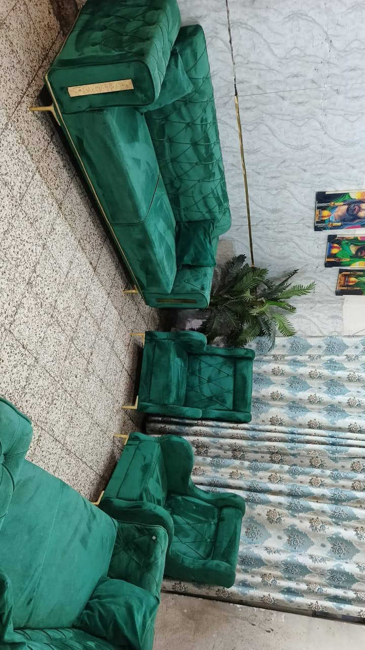 تخم 8 مقاعد اخو جديد اي ضرر مابي ثكيل تكمه خشب بلوك أسود سعر 240 بي مجال مكان البياع *********** يوجد واتساب

