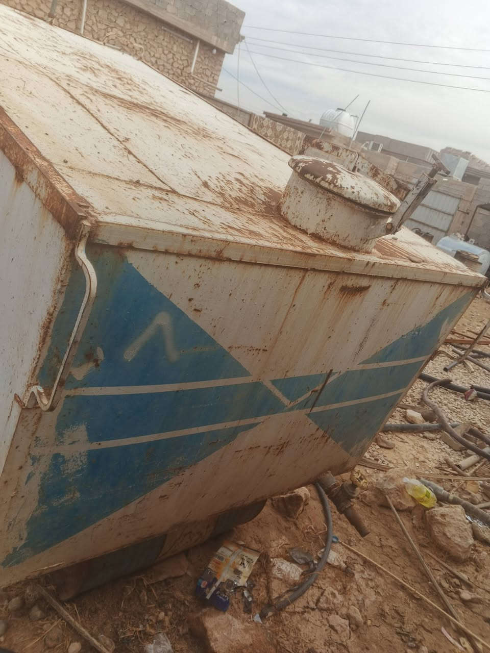 توانكي نظيفه 
المغلوون 7000 لتر 1.5 ملم 

والثاني 4500 لتر حديد ثخين 
مكان حديثه 
يرهم قسطين للمضبوطين فقط  بالمنطقه 
***********
