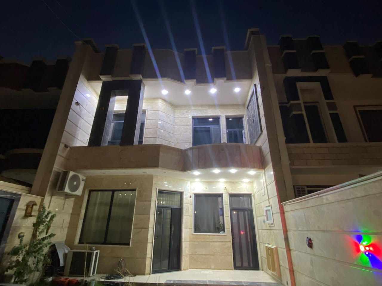 سلام عليكم
بيت للبيع زراعي سند 25 مساحه البيت 217 متر يتكون من أربع غرف نوم اثنين جوا و اثنين فوك مع حمام البيت كامل مكمل كل نقص مابي العنوان الشرطه الخامسه الدوانم عرض الشارع 15 متر متوفر خدمات ماء و كهرباء كلشي شارع هادئ الاستفسار اتصال على رقم***********

