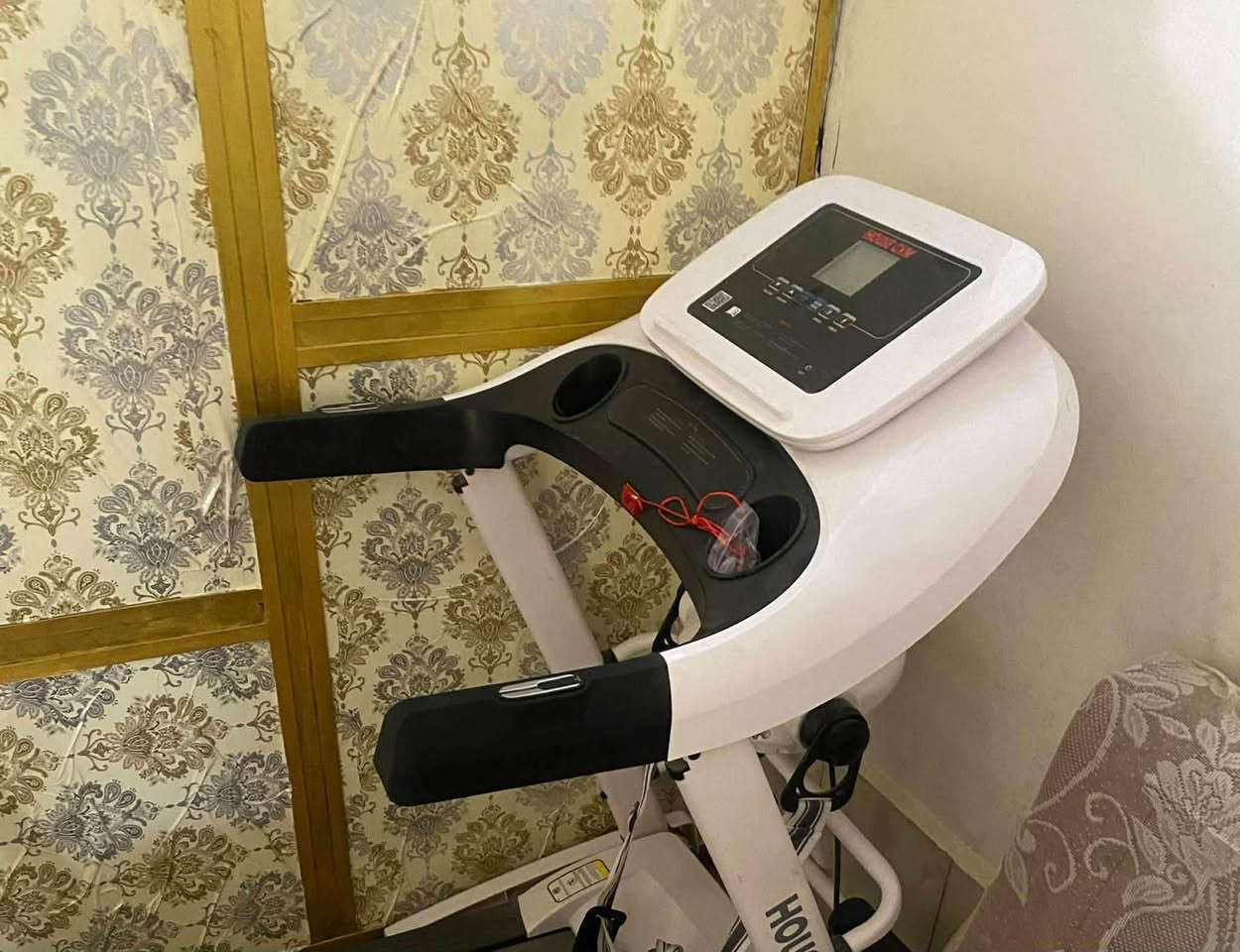 سلام عليكم
جهاز جري مستخدم قليل جداً 

مواصفاته  

- دبل ماطور

- تحمل وزن 150 كليو

- مع جهاز تكسير شحوم

- شاشة رقمية وقت

- السرعة

- مسافة

- دقات قلب 

قرص لف جذع

سماعات لربط الهاتف   عن طريق الاوكس والاستماع للموسيقى 

سعر 375
 للعلم الجهاز مستخدم استخدام قليل

مكاني ذي قار

يتوفر توصيل

للتواصل ***********
