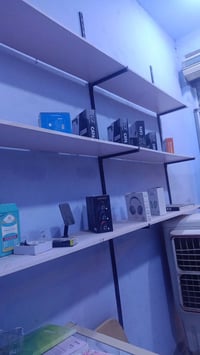 ٣ رفوف • سكك وشيالات • مستعجل