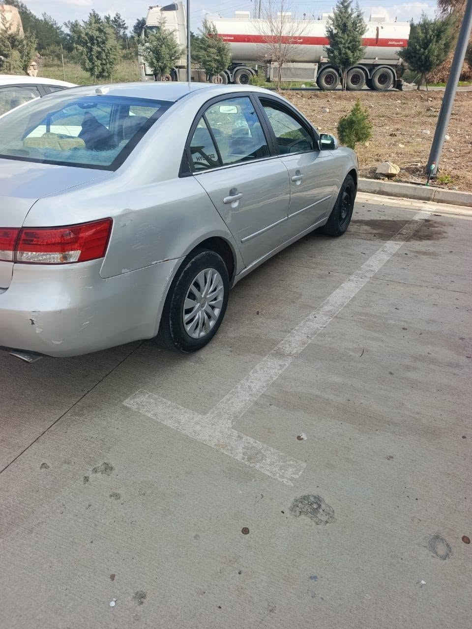 للبيع فقط
سوناتا 2008 وارد امريكي ضررها بالصفحة عكس السايق جانت جاردة وانصبغت عام جمالية رقم كركوك دولي باسمنا تحويل مباشر سيارة جاهزة منضومة تبريد جديدة تبريدها ثلج كير محرك شرط بس صدرها نص عمر
السعر 72$ وبيها مجال 
مكانها ديالى/ بعقوبة
اخوان اني مكلف بالنشر اتصل على صاحبها
رقم الهاتف ***********
                ***********
