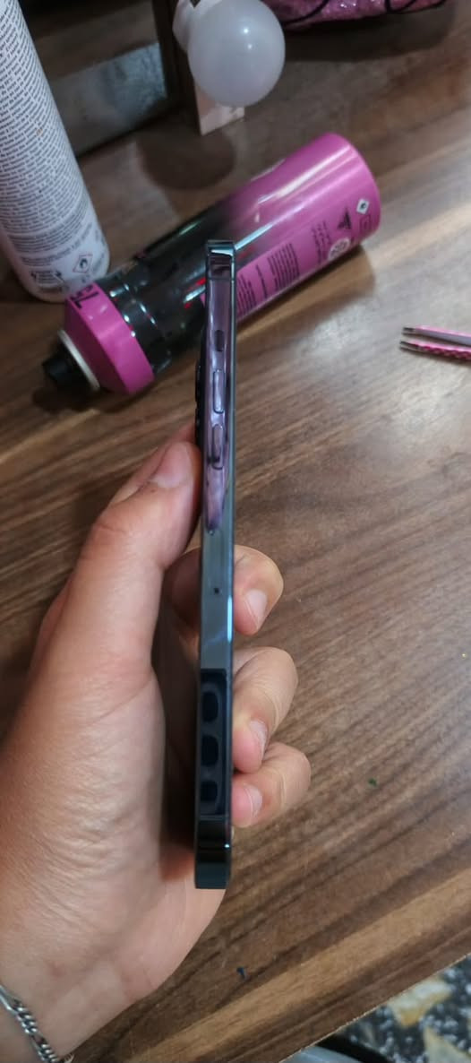 للبيع iPhone 12 Pro Max كفالة- (نيلي)
اللون: نيلي
السعة: 128GB /بطاريه 77 ½
نسخه الشرق الأوسط
مع الكارتونه الاصلية المطابقه ونظيف جداً مامبدل أي قطعة، والجهاز بحالة ممتازة
السعر: 470 بي مجال 
الموقع: بغداد -البلديات
ما للتواصل:***********
