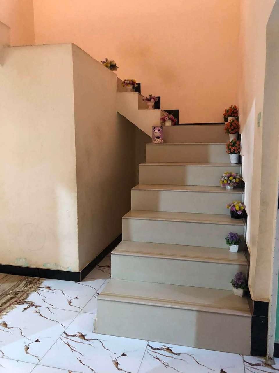 بيت للبيع  مساحه 300يحتوي عل غرفتين نوم صاله صغيره مطبخ أستقبال صحيات خارجيه داخليه جاهز سيرايمك رظيه جدران  العنوان سايد الواحد  تقاطع النهروان منطقه الخنساء 
غير متواجد عل فيس 

لاتصال***********
لاستفسار أ تصال 

#ملاحظة لبيع فارغ تاخذه منا تنزل بي 
الخدمات جاي تعيد مجاري تبليط جديد
