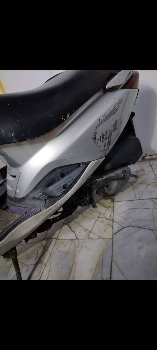 سلام عليكم
بريز لايت عالي كابريته 
دراجه كفرات بلاد ختم واحد 
دراجه بلاد كلهة 
نقص باتري لو فيوز ماعرف 
دراجه هندر واحد تشتغل بكل وكت 
كاضميه مكانهة 
*********** 
425 وبيه مجال بسيط
