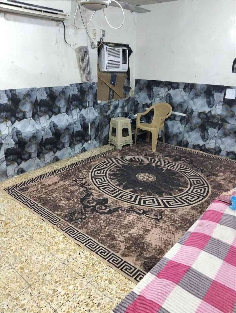 بيت للبيع 100 متر دولان 
حي الوفاء 
غرفتين + صاله + استقبال 
استفسار ع الواتساب...
***********

