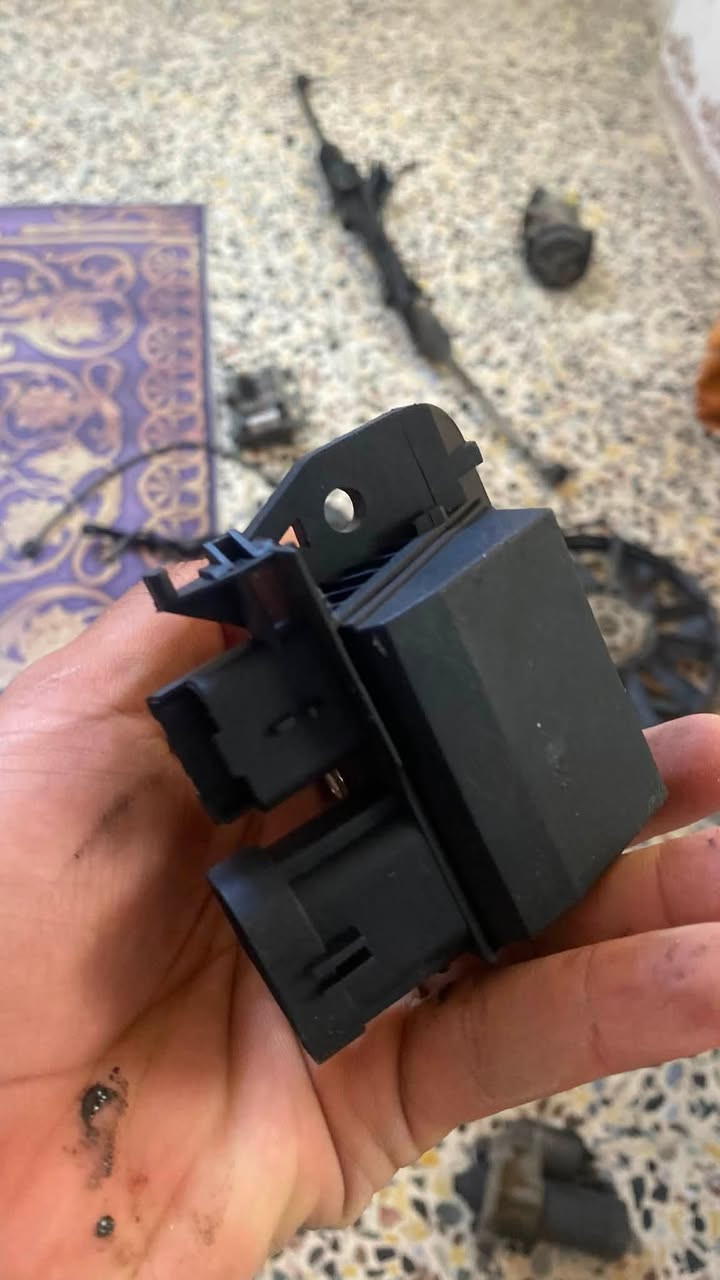 مجموعة ادوات بيجو 307 

مروحة + مكثف مروحة جديد غير مستخدم
فان تبريد
كمبريسر شغال بس ابيع هلموجود
عقل جديد بس يحتاجلة برمجة
مشط ستيرن فقط ذاب الدهن مالته بس شغال
ذراع ماسحة الصغير
كفر مسجل البلادي مع المسجل مالتهة البلادي
سلف شغال بس هم ابيع هلموجود
مسجل عادي هم الي يفيدة
قاعدة فيوزات

الي يفيدج حاجة منهن يراسلني او يتصل ويدلل 
***********

مكاني بغداد - البلديات - حي التراث
